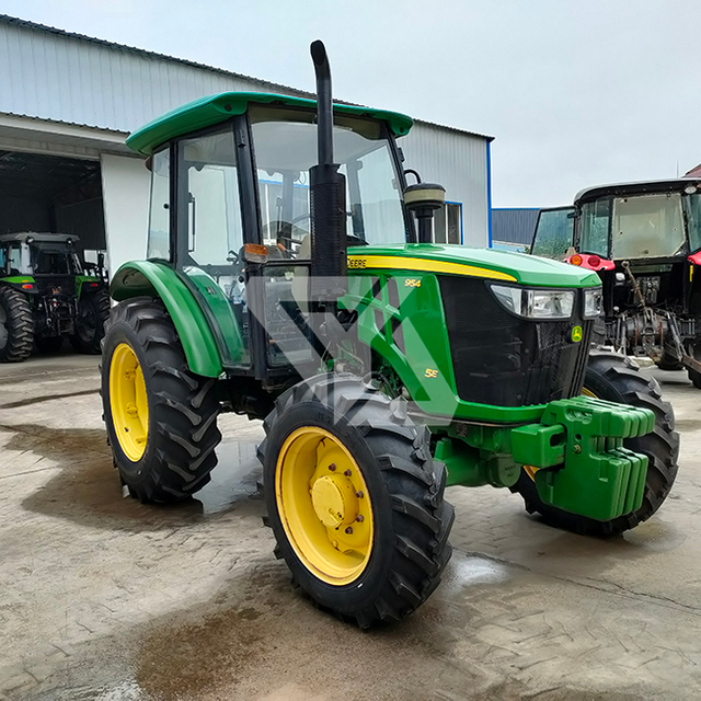 Utilizou o popular trator John Deere 5E-954