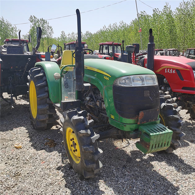 Usado John Deere 484 trator com carregadoras frontais